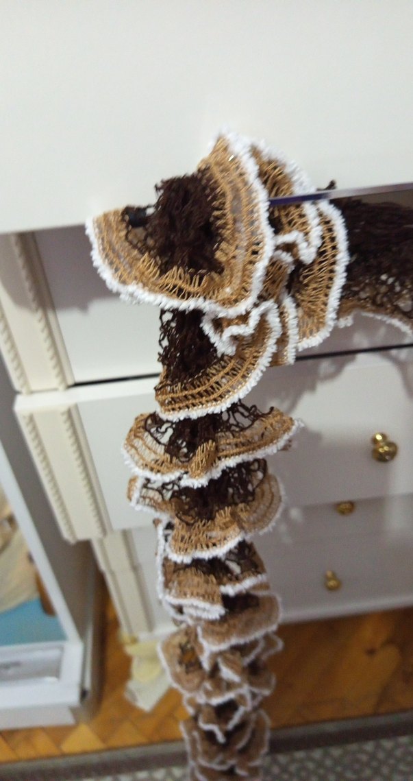 Kadın Kahverengi Fırfırlı Triko Şal - Görsel 2