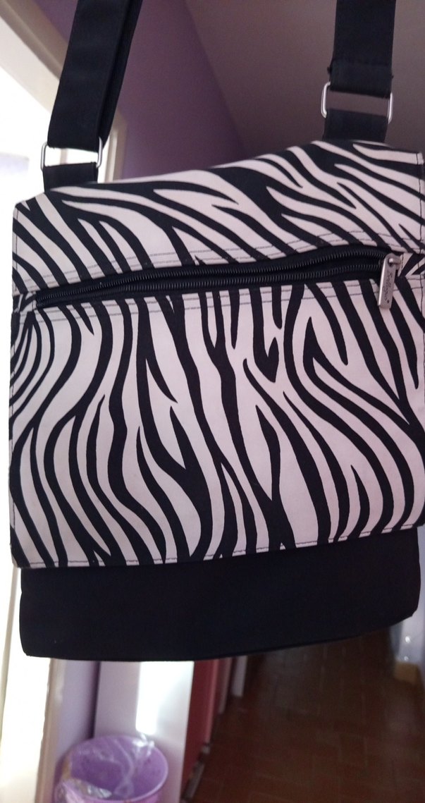 Zebra Desenli Fermuarlı Kadın Çanta - Görsel 2
