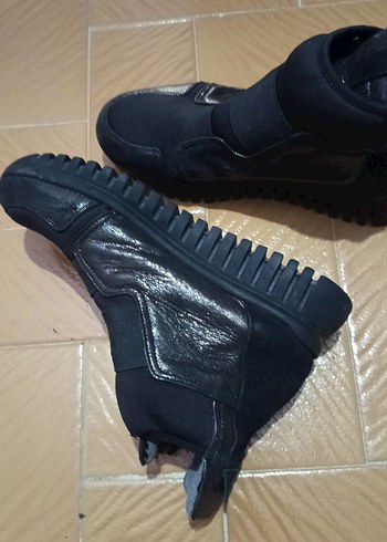 Siyah Kadın Bot - Görsel 7