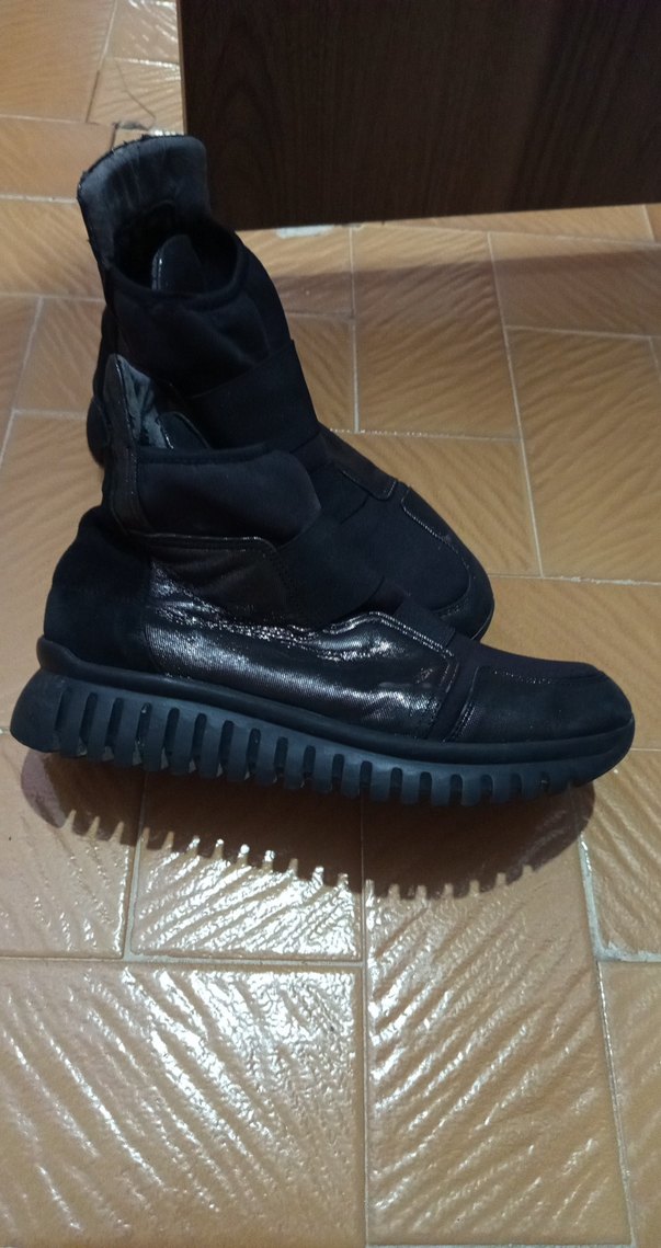 Siyah Kadın Bot - Görsel 2