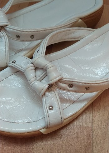 40 Beden Beyaz Kadın Günlük Dolgu Topuk Terlik