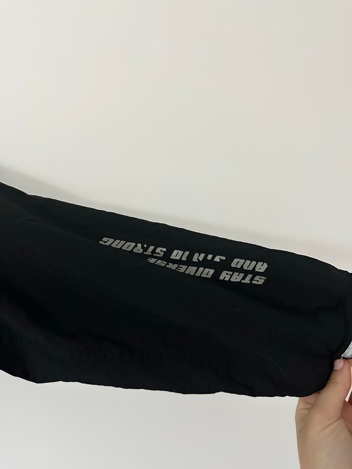 Siyah Fermuarlı yağmurluk - Görsel 3