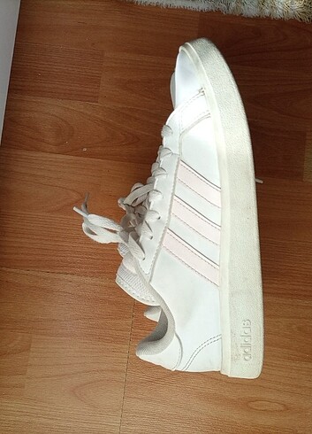 38 Beden beyaz Renk Adidas ayakkabı 