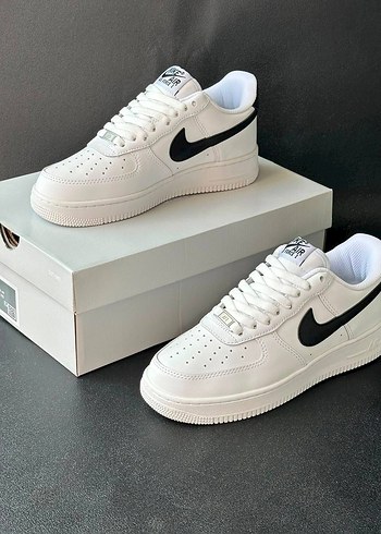 Nike Air Force 1 Beyaz Siyah Detayli Sneaker