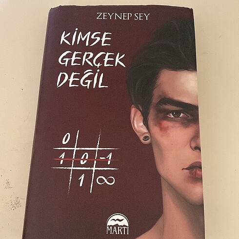 kimse gerçek değil