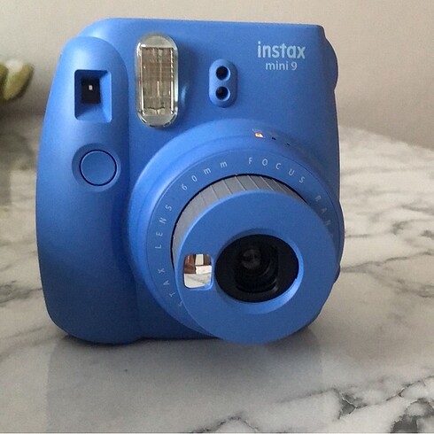 Instax mini 9 neredeyse sıfır gibi