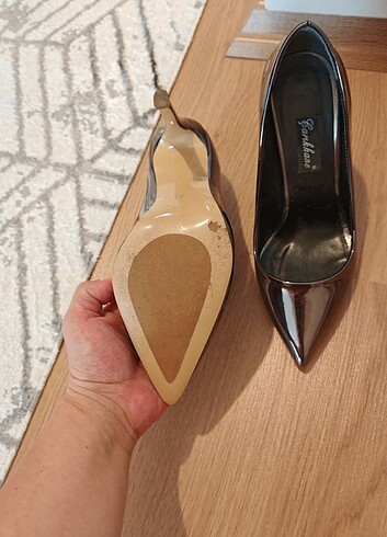 Klasik topuklu ayakkabı - Görsel 2