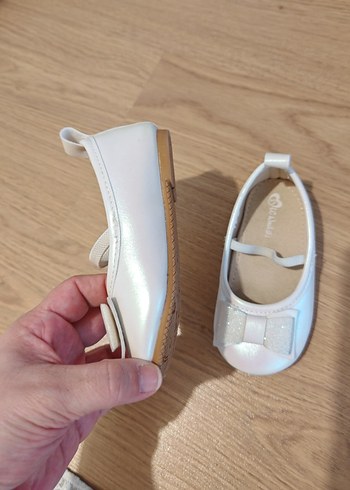 Kız Çocuk Beyaz Rugan Fiyonk Detaylı Babet - Görsel 3