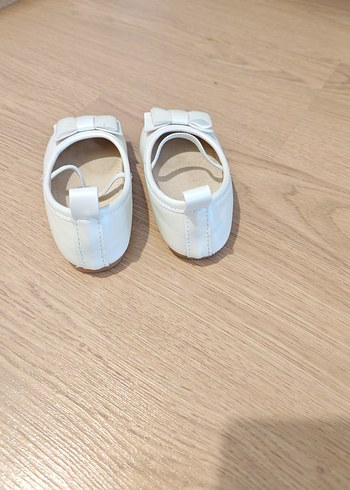 Kız Çocuk Beyaz Rugan Fiyonk Detaylı Babet - Görsel 4