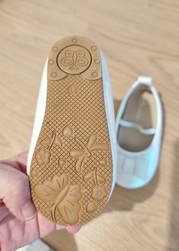 Kız Çocuk Beyaz Rugan Fiyonk Detaylı Babet - Görsel 5