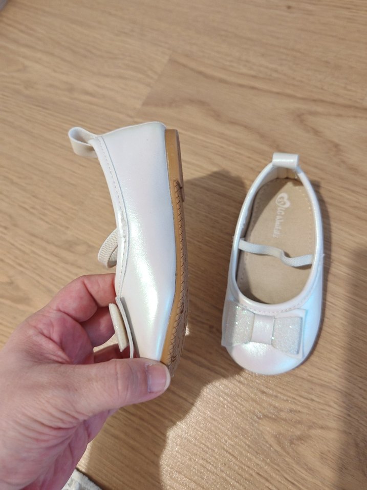 Kız Çocuk Beyaz Rugan Fiyonk Detaylı Babet - Görsel 3