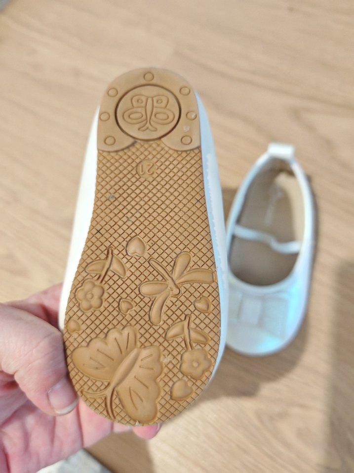 Kız Çocuk Beyaz Rugan Fiyonk Detaylı Babet - Görsel 5