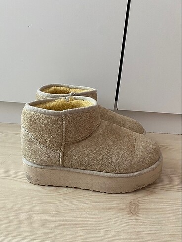 Ugg yüksek taban