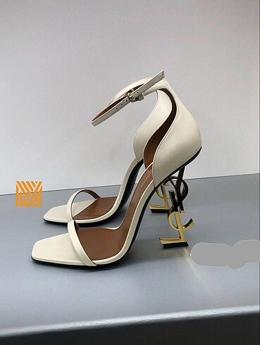 universal Beden Yves Saint Laurent Stiletto