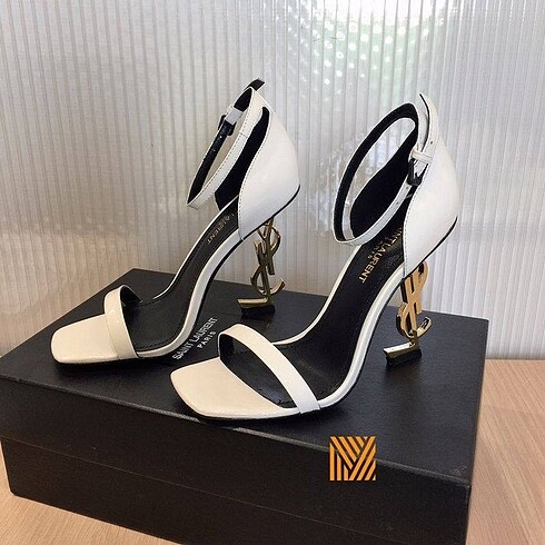 Yves Saint Laurent Stiletto