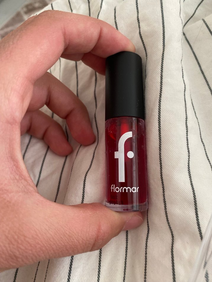 Flormar Koyu Kırmızı Ruj - Görsel 2