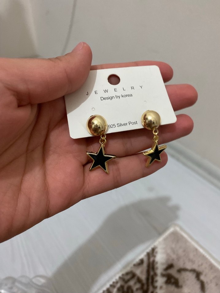 Parlak Altın Yıldız Mini Küpeler - Görsel 3