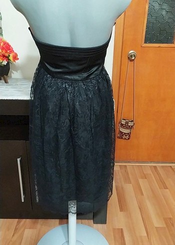 Mango marka Siyah Dantel Detaylı Straplez Midi elbise - Görsel 2