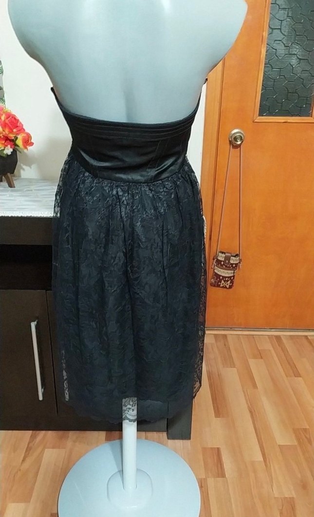 Mango marka Siyah Dantel Detaylı Straplez Midi elbise - Görsel 2