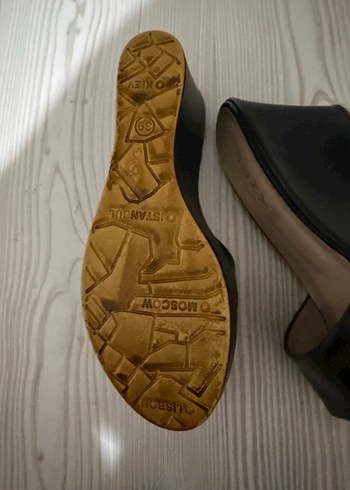 Parlak Siyah Kadın Dolgu Topuk Terlik - Görsel 3