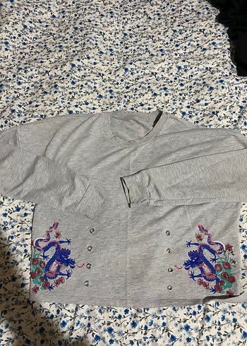 Düğmeli Nakışlı Gri Kadın Sweatshirt - Görsel 2