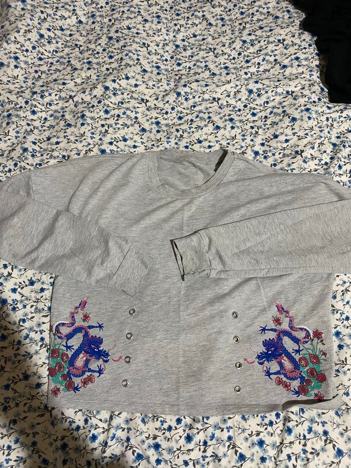 Düğmeli Nakışlı Gri Kadın Sweatshirt - Görsel 2