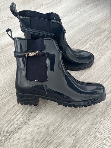 TOMMY HILFIGER YAĞMUR BOTU