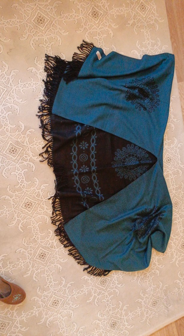 Püsküllü Siyah Kadın Şal - Görsel 2