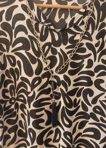 Zincir Detaylı V Yaka Desenli Kadın Bluz - Görsel 2