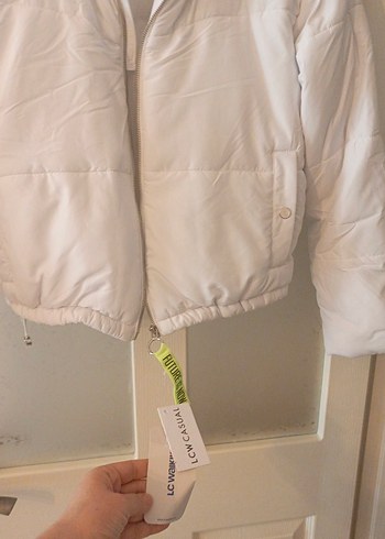 Beyaz Düğmeli Kadın Ceket - Görsel 3