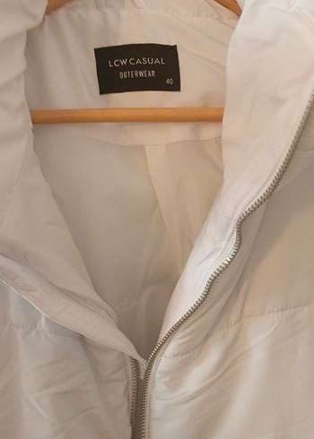 Beyaz Düğmeli Kadın Ceket - Görsel 2