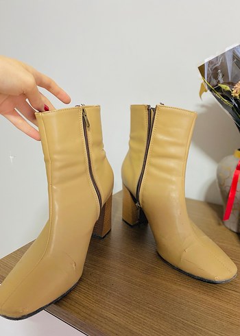 40 Beden Bej Deri Kadın Botlar Fermuarlı Topuklu