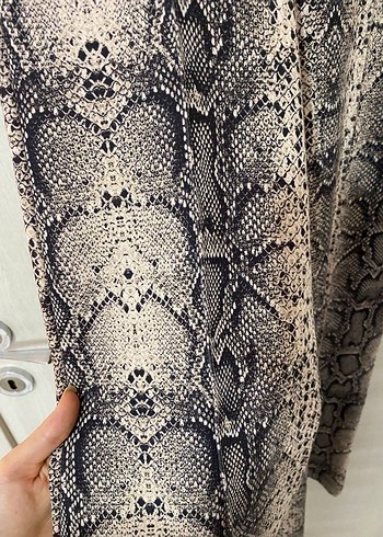 Kadın Gri Yılan Desenli İspanyol Paça Pantolon - Görsel 3