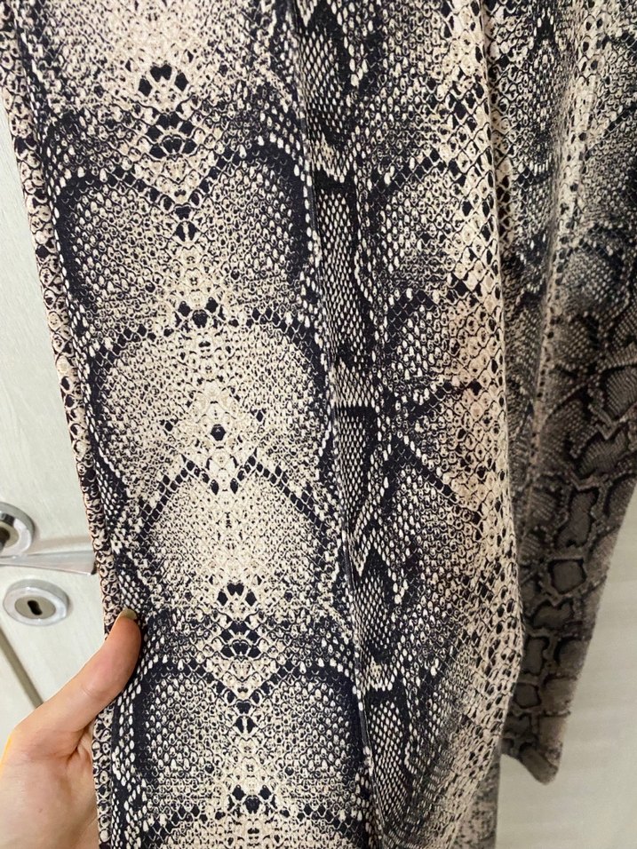 Kadın Gri Yılan Desenli İspanyol Paça Pantolon - Görsel 3