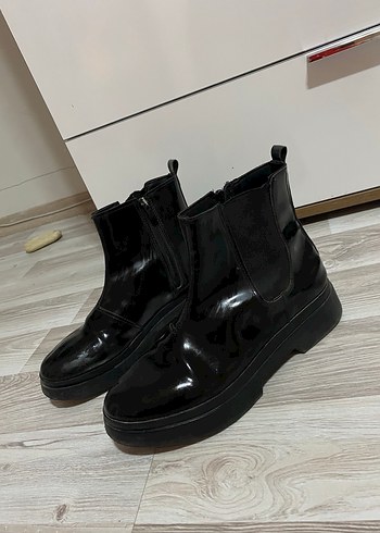 Parlak Siyah Platform Topuklu Kadın Bot - Görsel 2