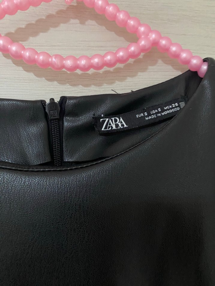 Deri Üstü Pilili Siyah Uzun Elbise - Görsel 3