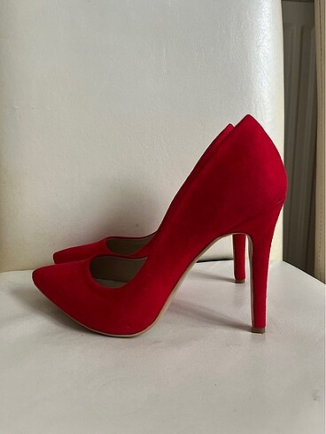 Kırmızı Stiletto ayakkabı