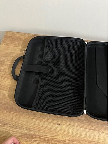 Beden Laptop çantası sert kapaklı
