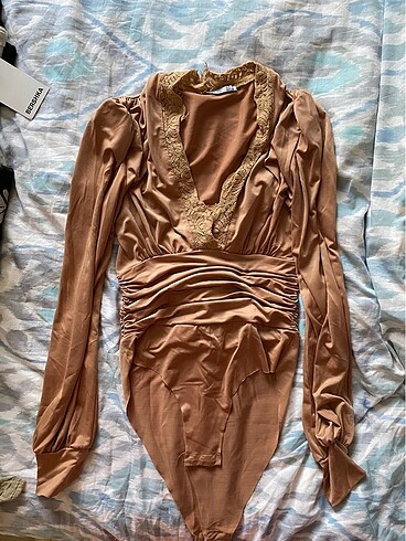 Dantel detaylı body
