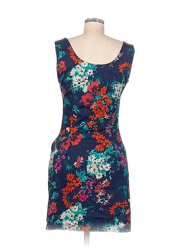 36 Beden Vintage Love Kısa Elbise %70 İndirimli.