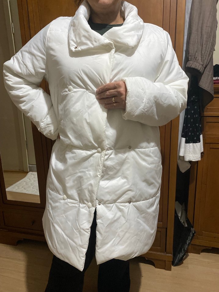 Düğmeli Beyaz Midi Kadın Kışlık Mont - Görsel 4