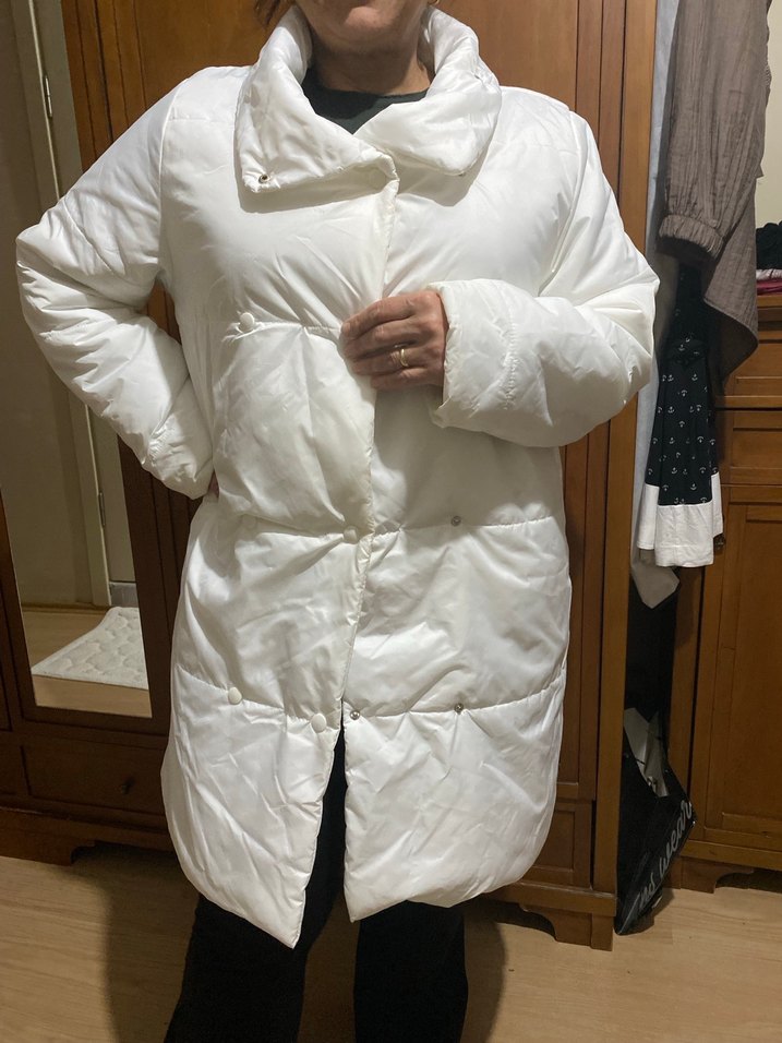 Düğmeli Beyaz Midi Kadın Kışlık Mont - Görsel 3