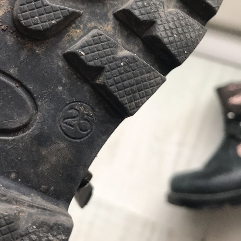 Zincir Detaylı Siyah Deri Kız Botları - Görsel 2