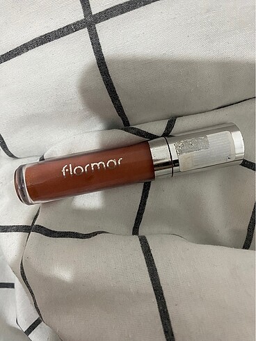 Flormar dewy lip glaze 666 gloss
