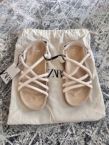 Zara halat bantlı sandalet