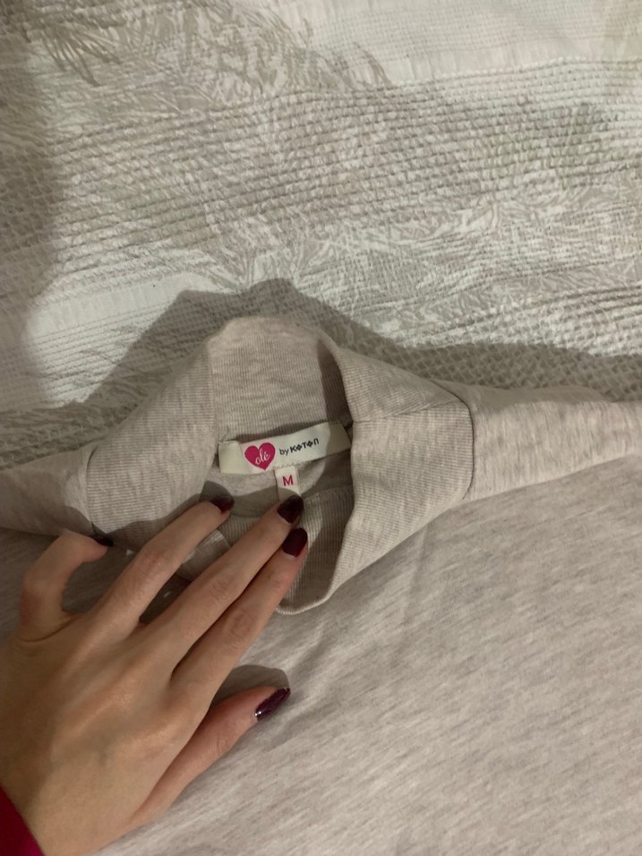 Koton Kadın Bej Yüksek Yakalı Uzun Kollu Sweatshirt - Görsel 3