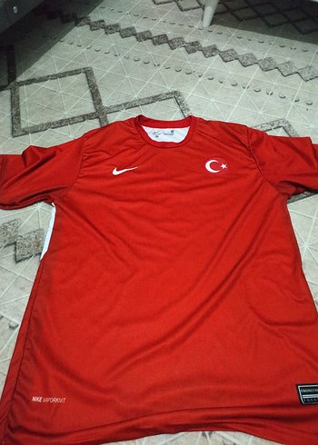 Kırmızı Erkek Kısa Kollu forma