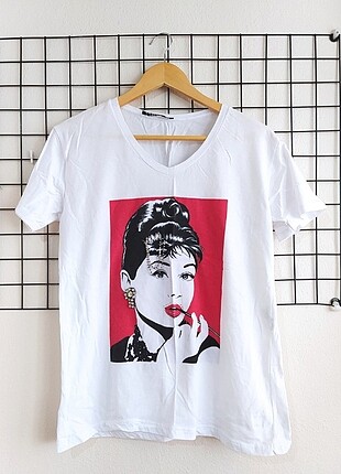Audrey Hepburn Beyaz baskılı t-shirt