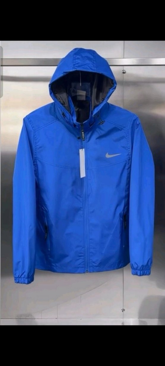 Puma Siyah Kapüşonlu Spor yagmurluk — görsel 2/20