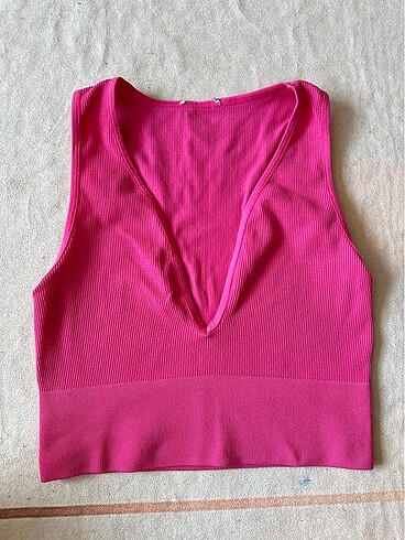 Pembe büstiyer